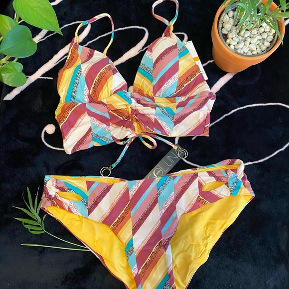 Bikinis 👙 - Picture 2 of 2